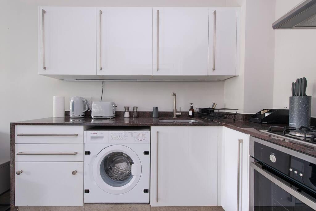 2 Bedroom Modern Urban Sanctuary 1Cc - Cherrydeal Londres Exterior foto